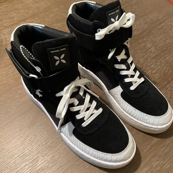 MICHAEL Michael Kors Shoes - SALE - NEW-Michael Kors Leather Sneakers size 9